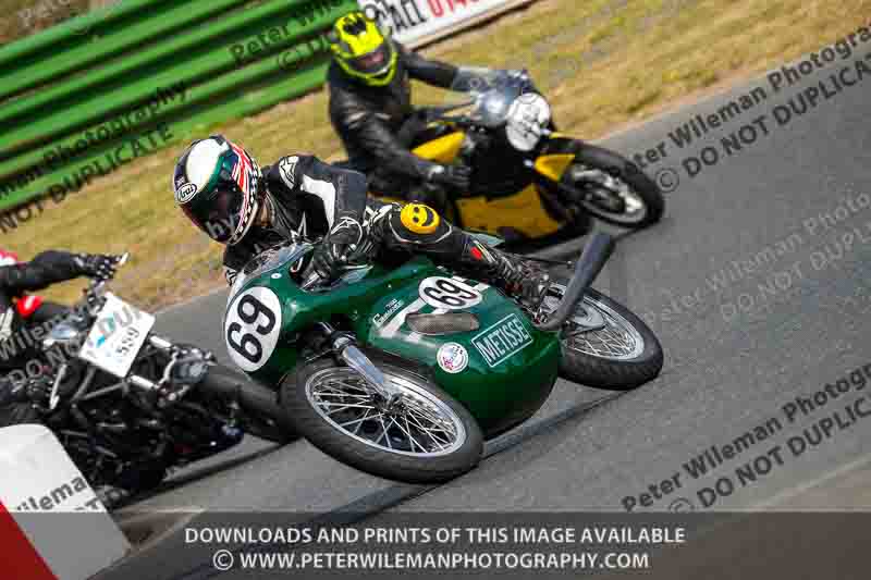 Vintage motorcycle club;eventdigitalimages;mallory park;mallory park trackday photographs;no limits trackdays;peter wileman photography;trackday digital images;trackday photos;vmcc festival 1000 bikes photographs